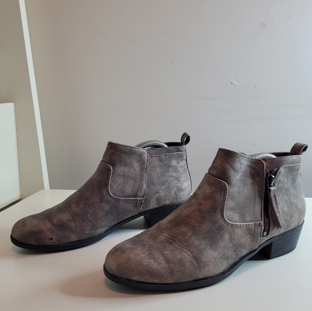 Arizona Garrity Ankle Bootie Size Women's 9 Grey Pewter Metallic